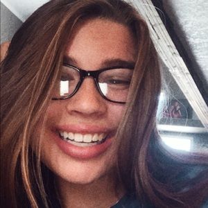 Meet your Posher, Clarissa